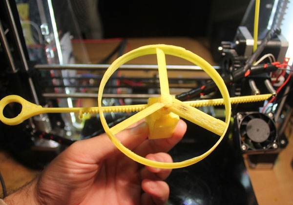 3D打印螺旋槳玩具飛上4層樓高！